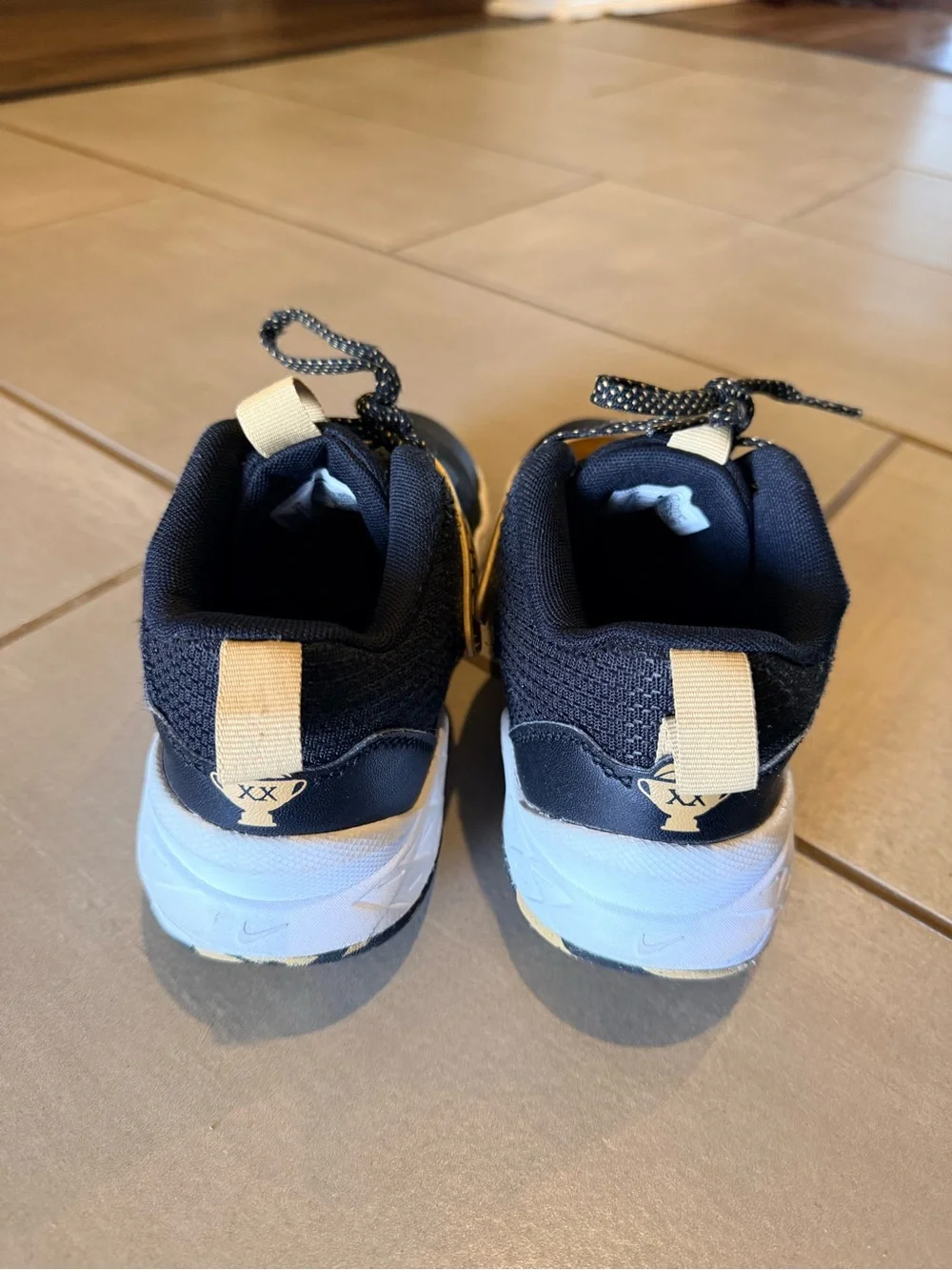 Nike Team Hustle D kid basketball shoes